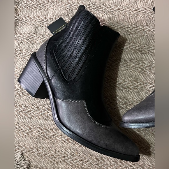 Cowgirl boots - Picture 2 of 5